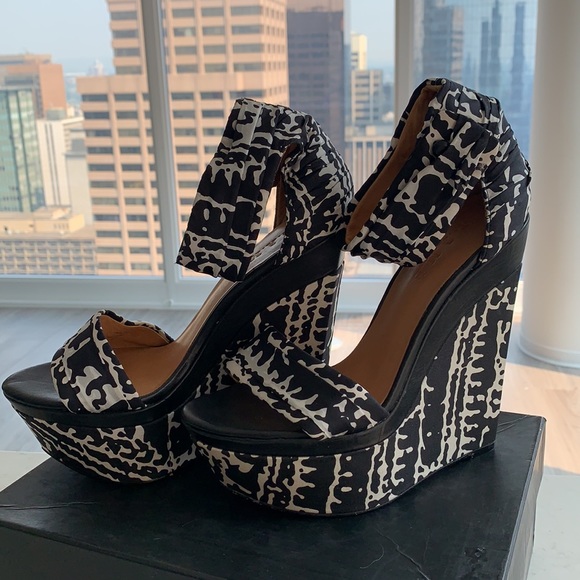 L.A.M.B IOWA WEDGE SANDALS, SIZE 8 1/2 - Picture 8 of 8